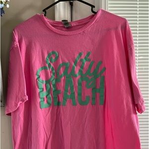 Women’s Gildan soft style tshirt. Size XL